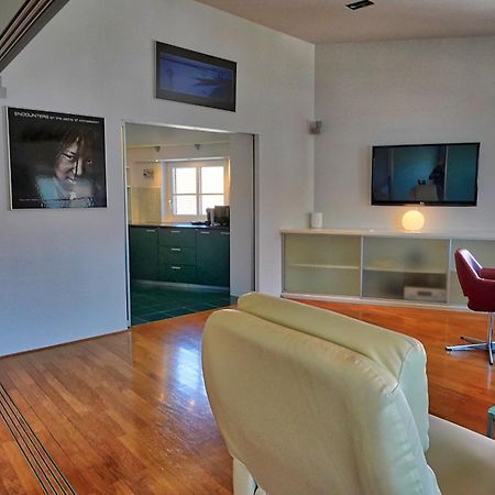 Poet Apartment Lubiana Esterno foto