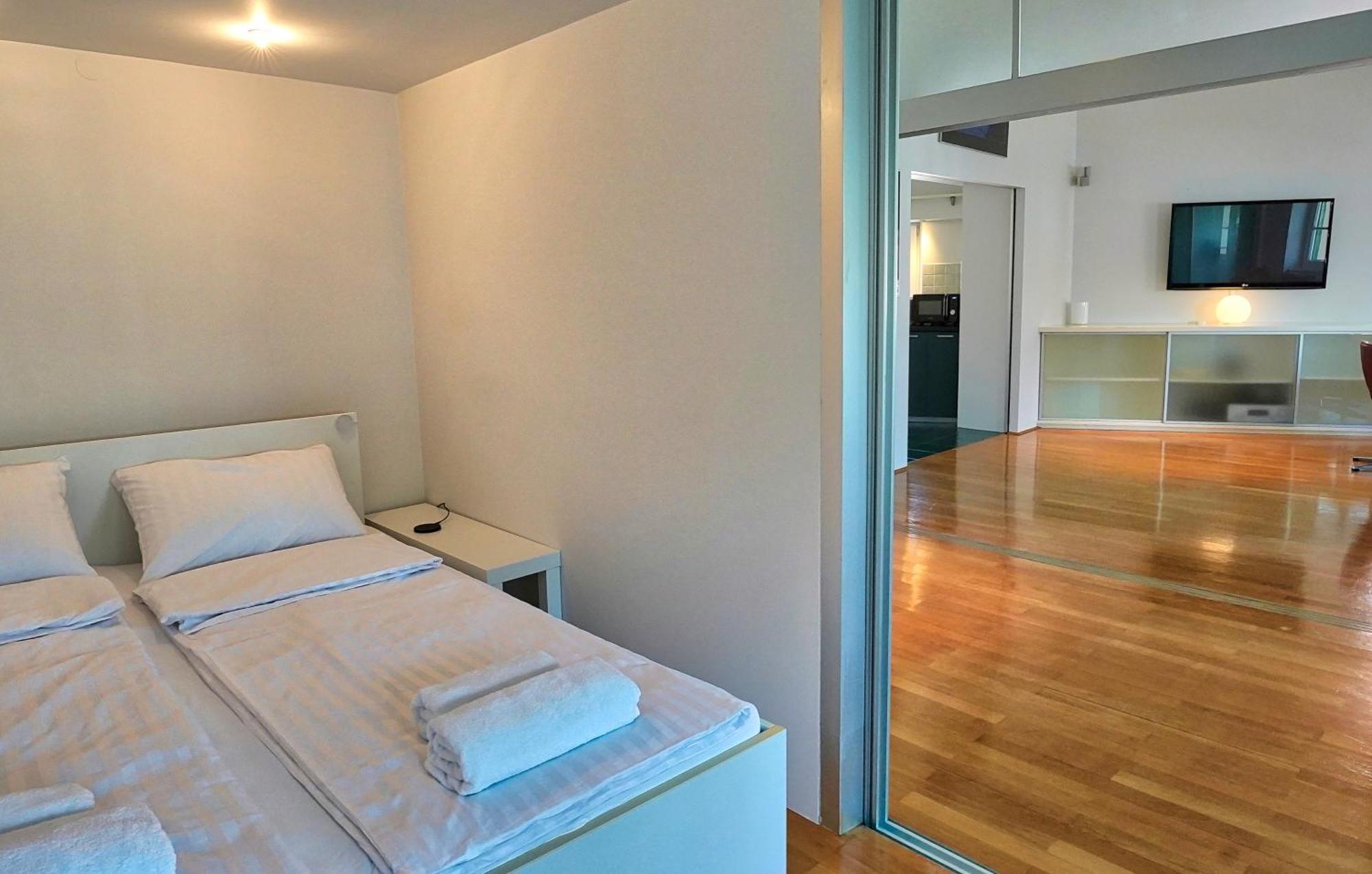 Poet Apartment Lubiana Esterno foto
